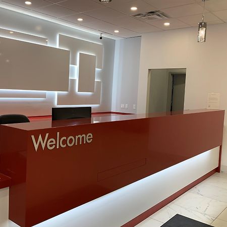 Emerald Hotel & Suites Calgary Airport Экстерьер фото