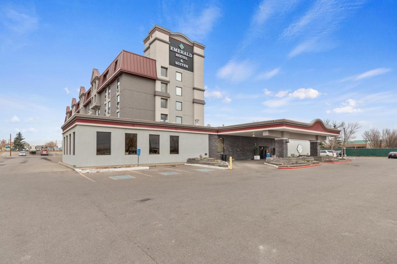 Emerald Hotel & Suites Calgary Airport Экстерьер фото