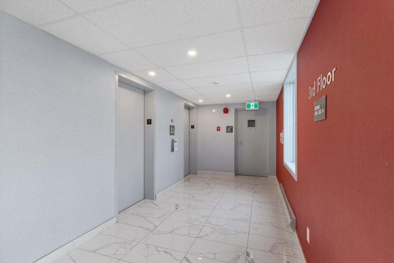 Emerald Hotel & Suites Calgary Airport Экстерьер фото