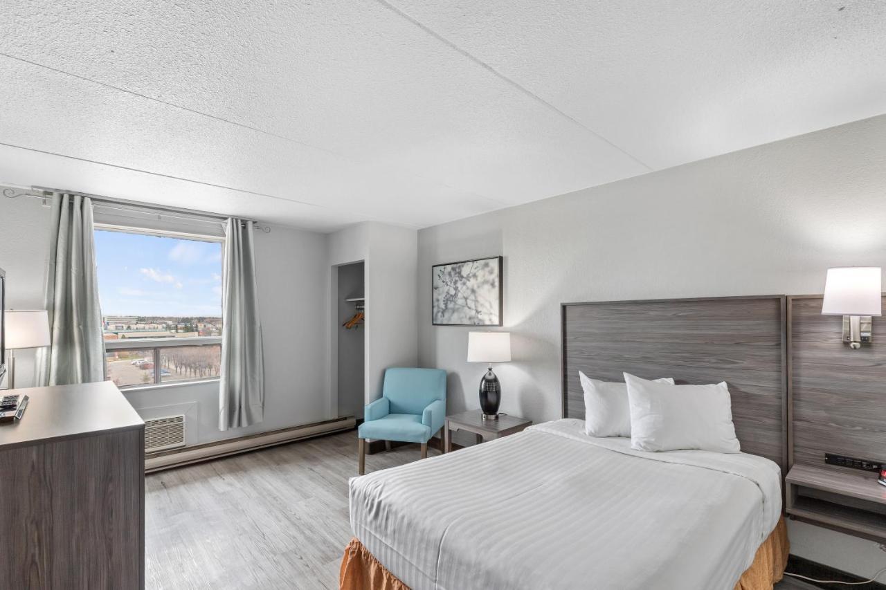 Emerald Hotel & Suites Calgary Airport Экстерьер фото