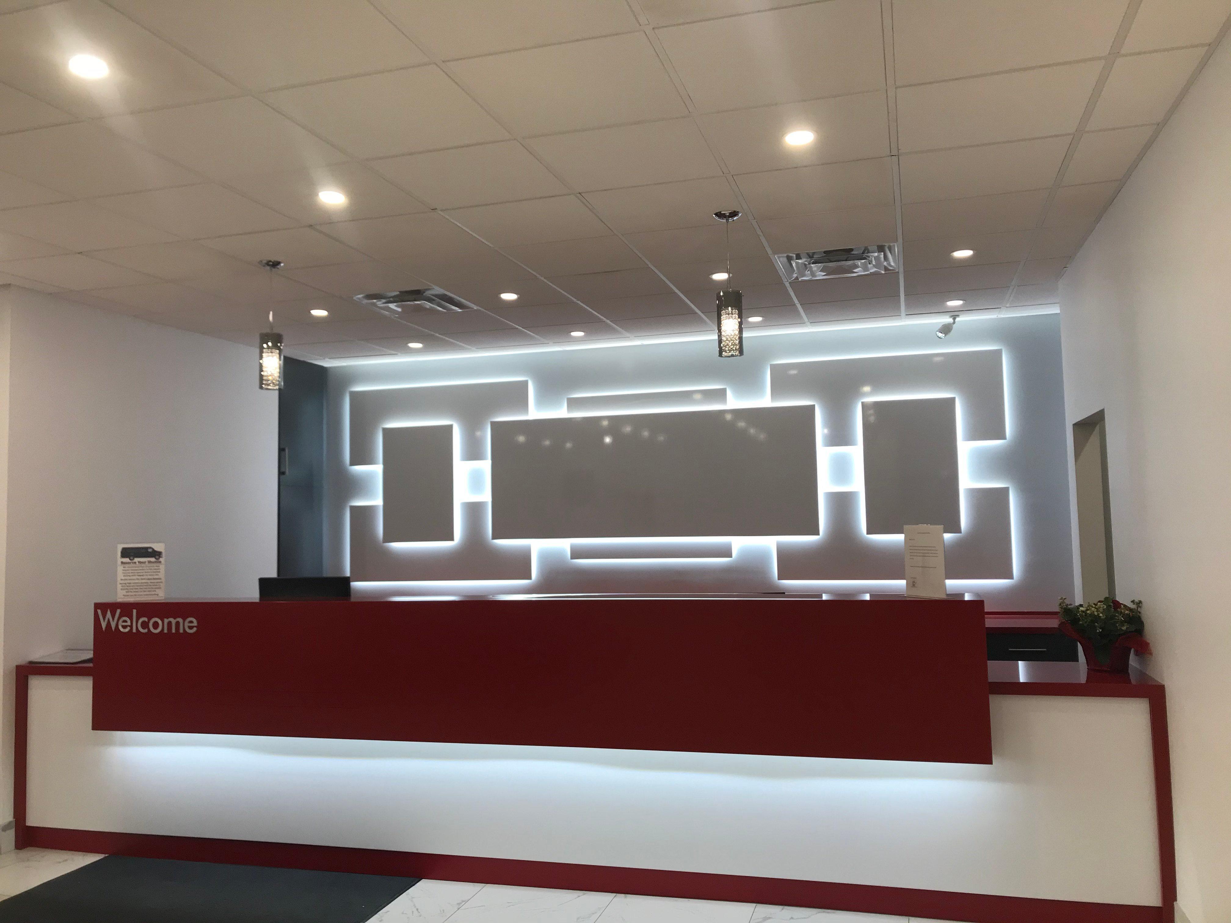 Emerald Hotel & Suites Calgary Airport Экстерьер фото