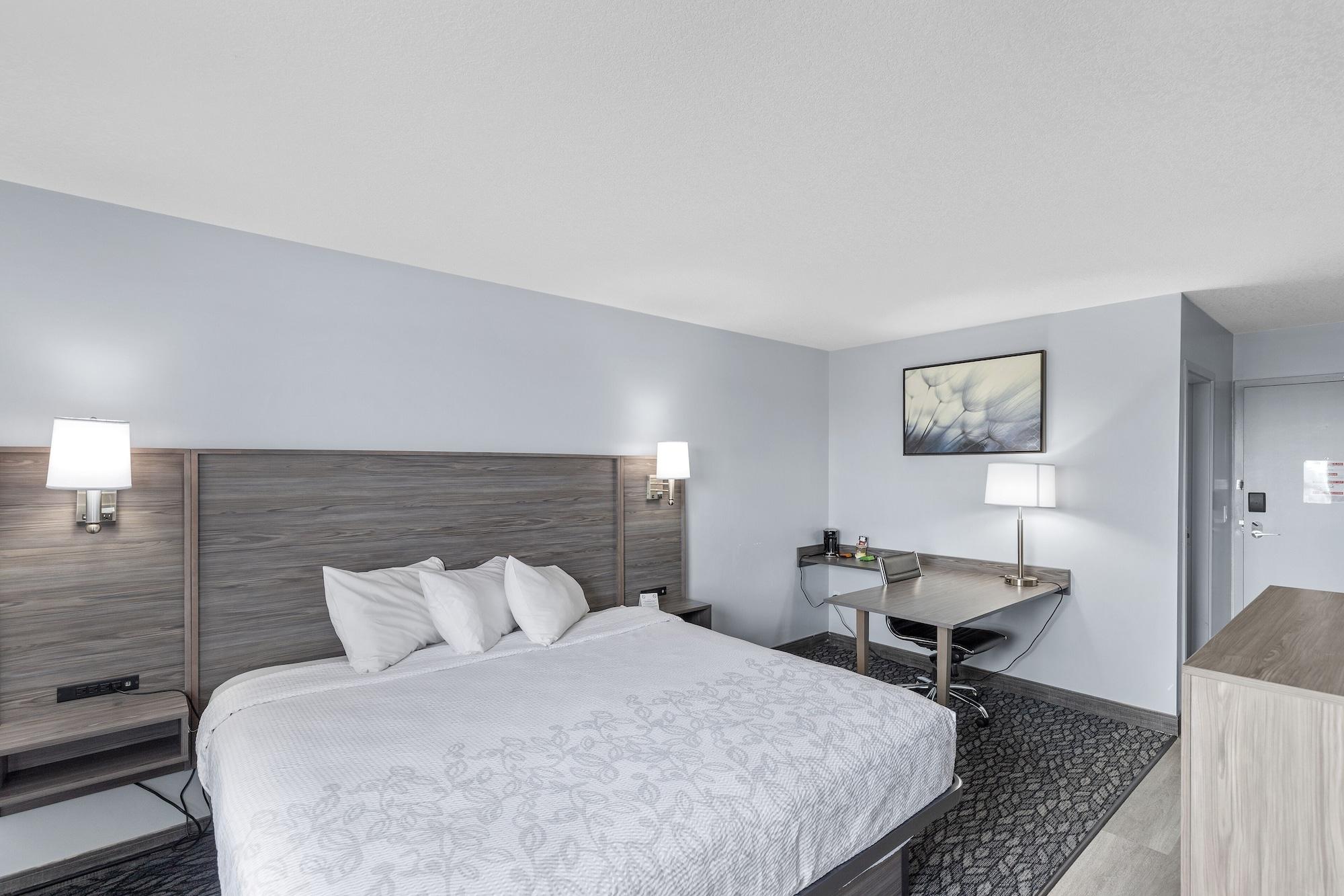 Emerald Hotel & Suites Calgary Airport Экстерьер фото