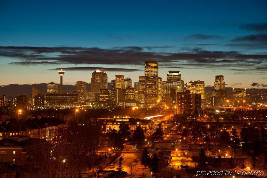 Emerald Hotel & Suites Calgary Airport Экстерьер фото