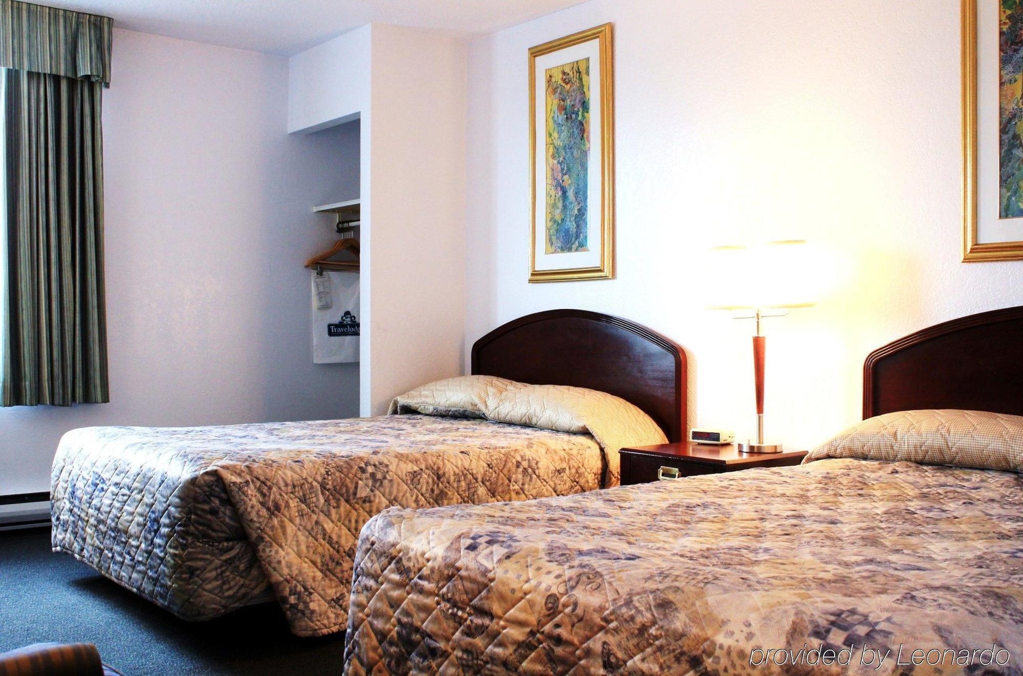 Emerald Hotel & Suites Calgary Airport Номер фото