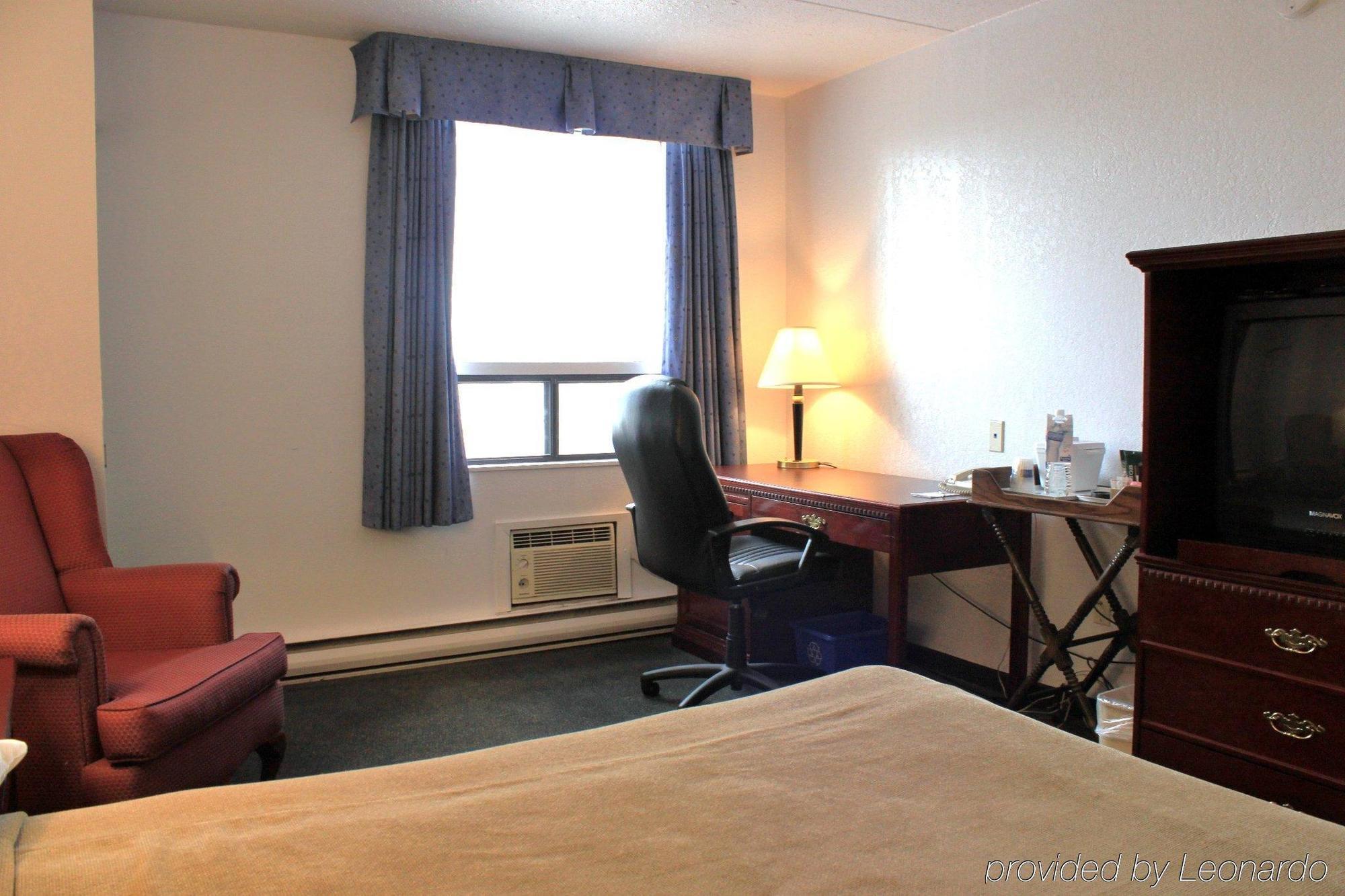 Emerald Hotel & Suites Calgary Airport Номер фото
